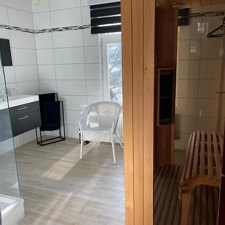Louise Oda ve Kahvaltı 3*